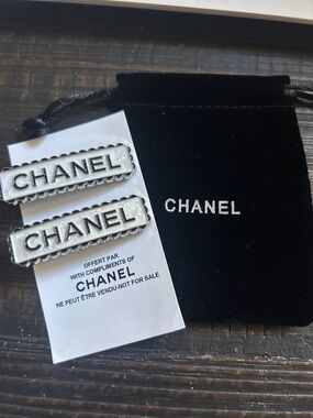 CHANEL white enamel hair clips barrettes Set of 2